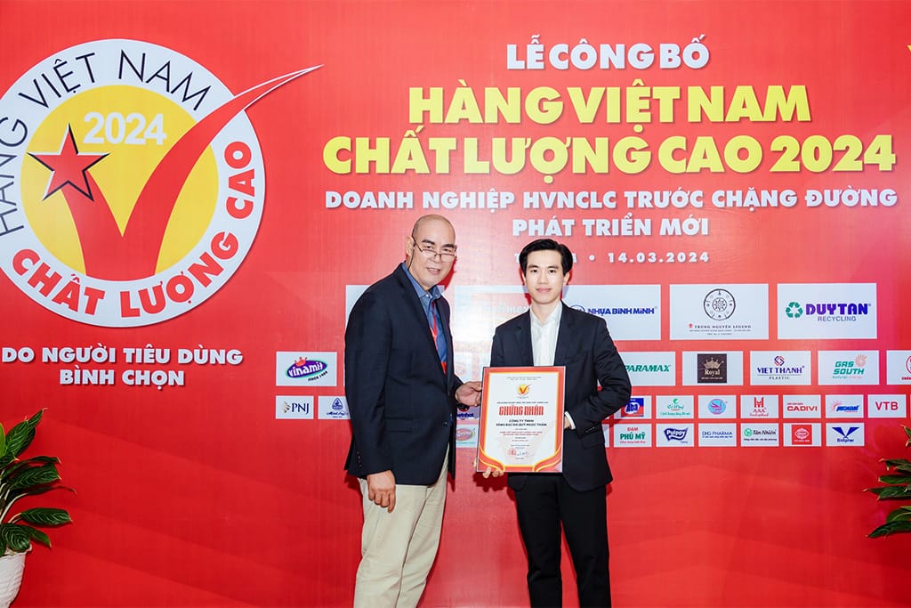 Ngọc Thẩm Jewelry Lần Thứ 12 Ghi Danh Bảng Vàng Danh Hiệu Hàng Việt Nam Chất Lượng Cao